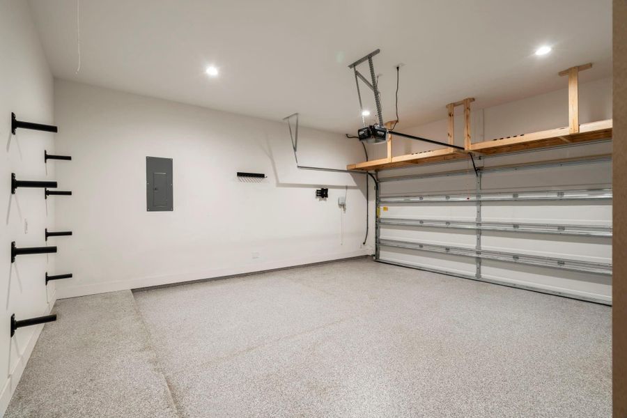 Spacious, unfurnished interior of a new home in Meridiana, Iowa Colony (Image 11).