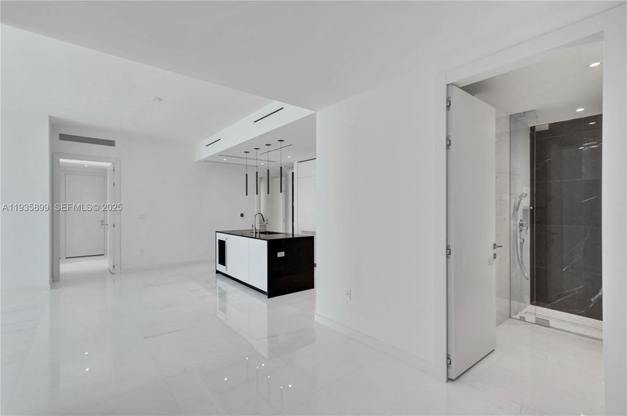 Spacious, unfurnished interior of a new home in , Miami (Image 24).