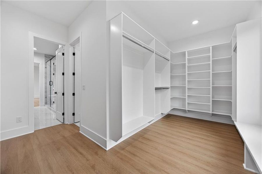 Spacious, unfurnished interior of a new home in , Auburn (Image 37).