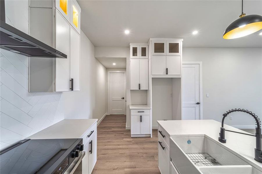 Furnished interior view inside a new home in , Dallas (Image 8).