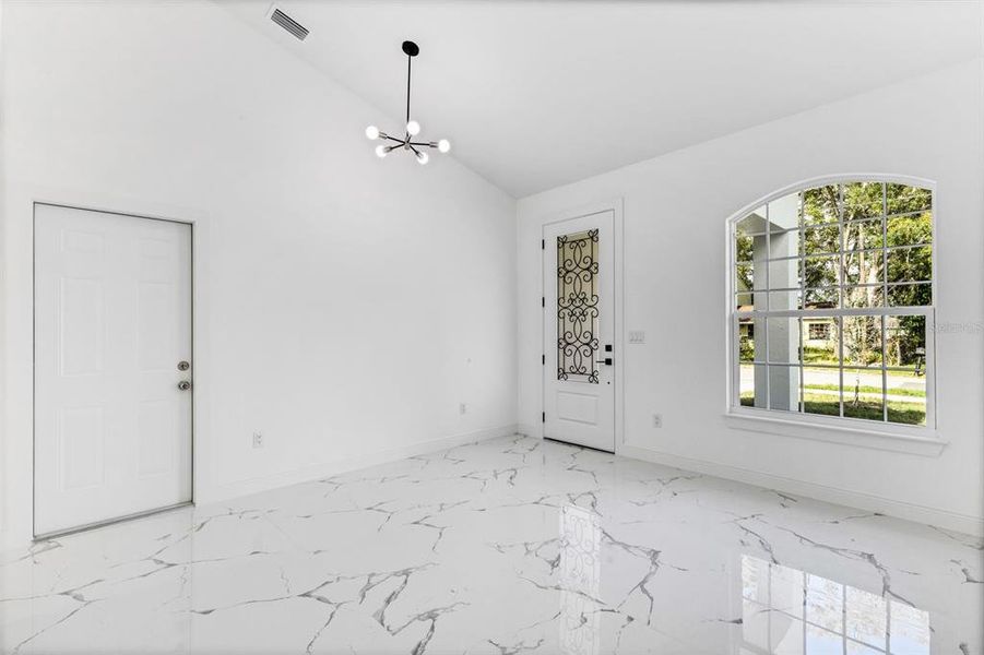 Spacious, unfurnished interior of a new home in , Tampa (Image 22).