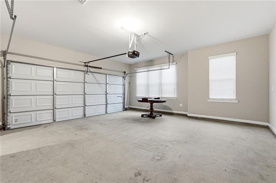 Spacious, unfurnished interior of a new home in Poplar Place, Dallas (Image 18).