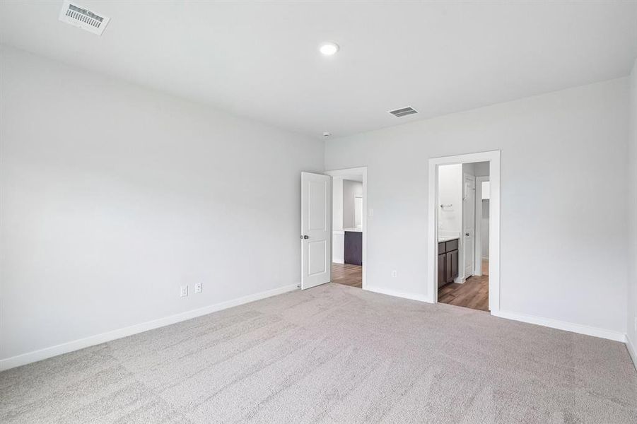 Spacious, unfurnished interior of a new home in Overland Grove, Forney (Image 15).