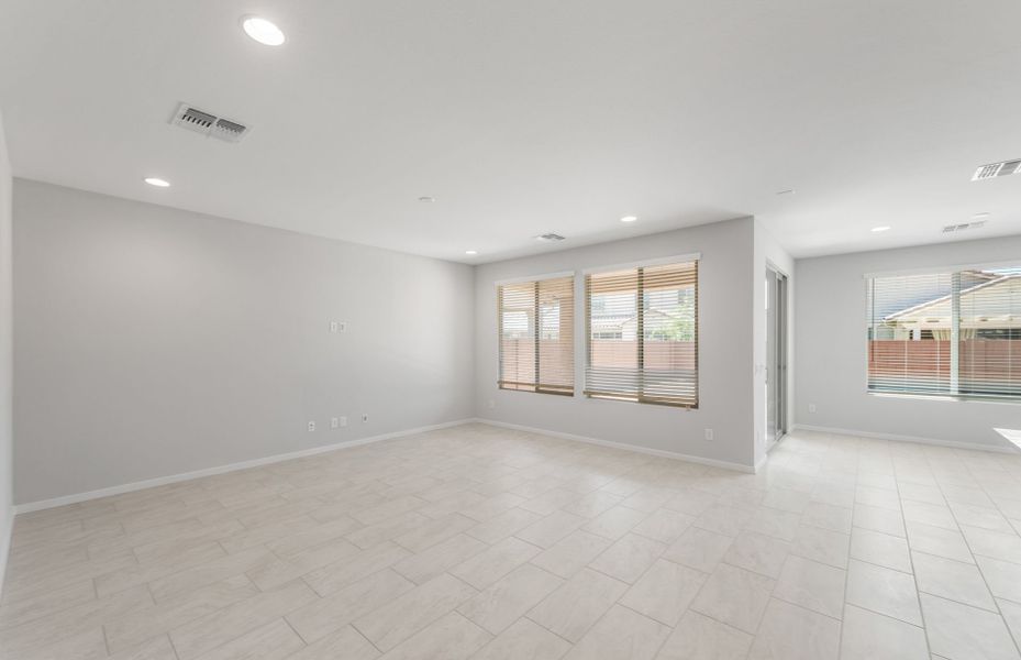 Spacious, unfurnished interior of a new home in Blossom Rock, Apache Junction (Image 17).