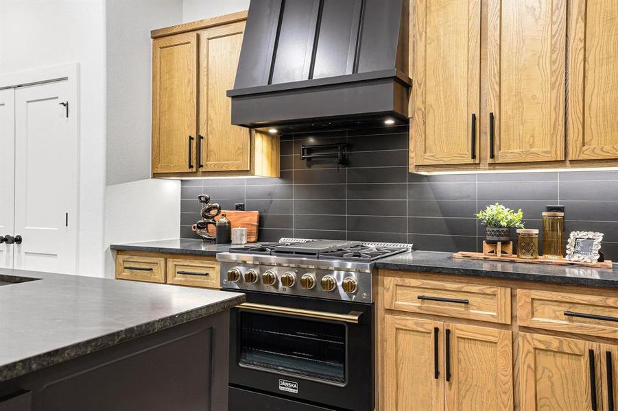 Furnished interior view inside a new home in , Denison (Image 10).