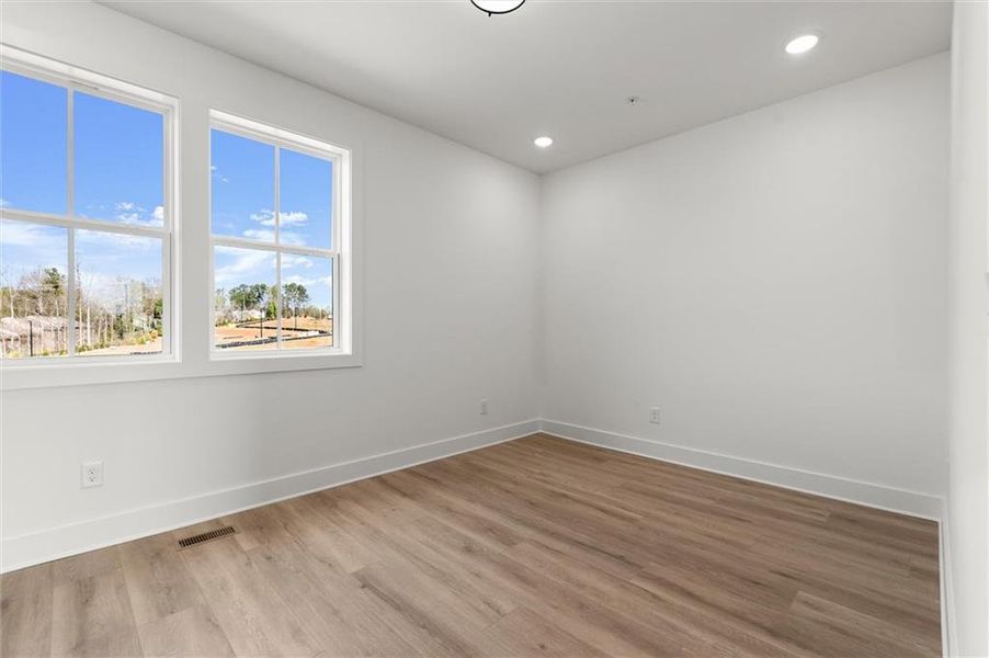 Spacious, unfurnished interior of a new home in , Alpharetta (Image 17).