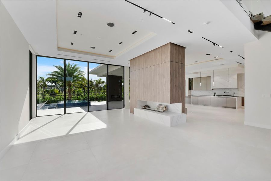 Spacious, unfurnished interior of a new home in , Plantation (Image 53).