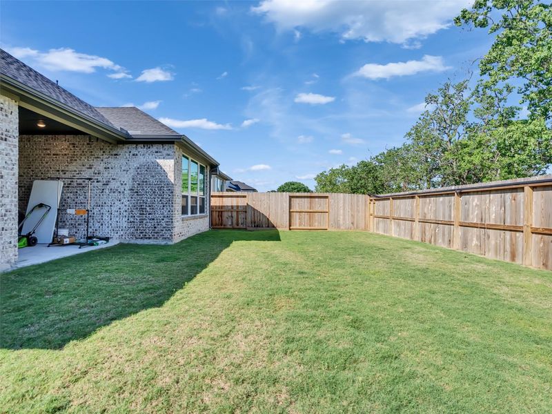 Exterior details and patio area of a home in Tompkins Reserve, Katy (Image 4).