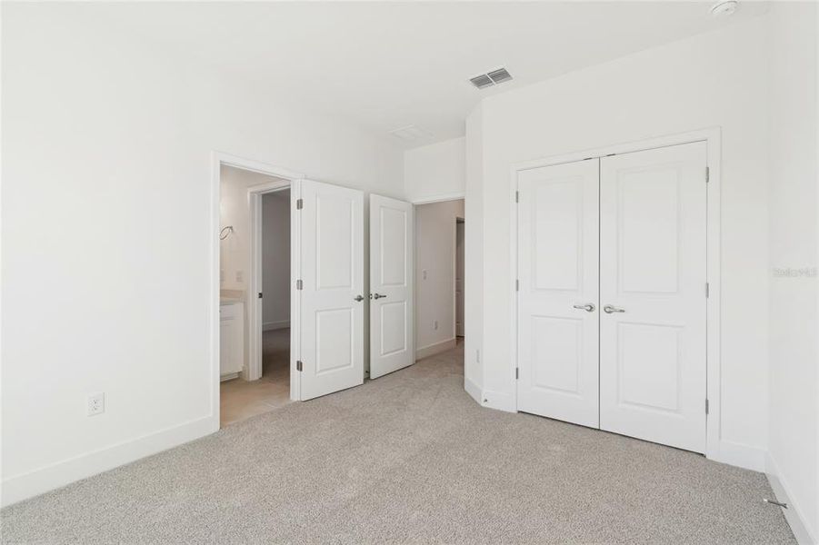 Spacious, unfurnished interior of a new home in North River Ranch – Townhomes, Parrish (Image 36).