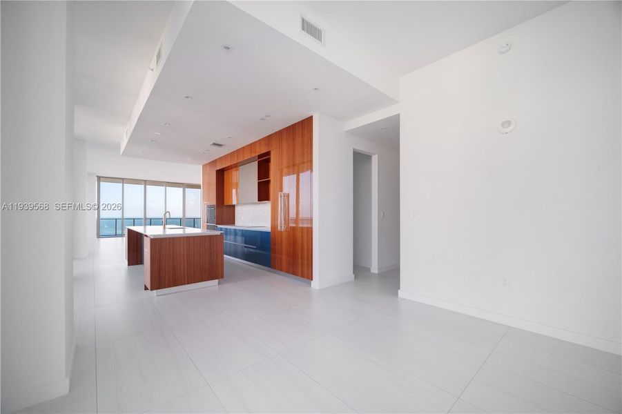 Spacious, unfurnished interior of a new home in Mr. C Residences, Miami (Image 47).
