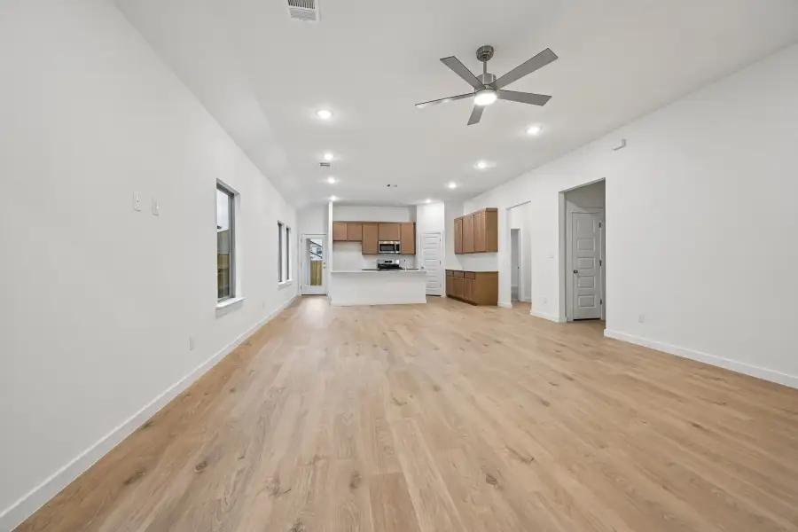 Spacious, unfurnished interior of a new home in Riviera Pines, Huffman (Image 17).