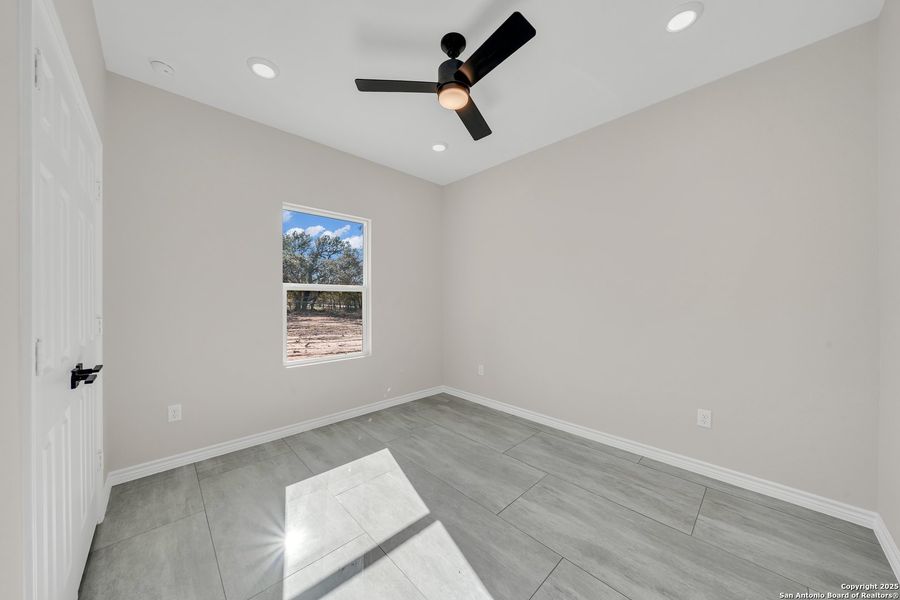 Spacious, unfurnished interior of a new home in , Natalia (Image 17).