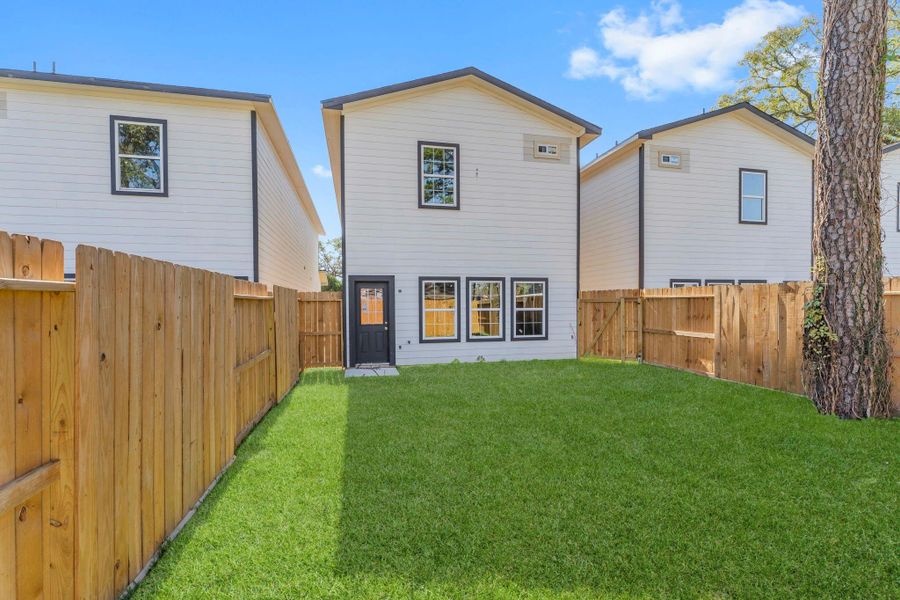 Exterior details and patio area of a home in , Houston (Image 20).