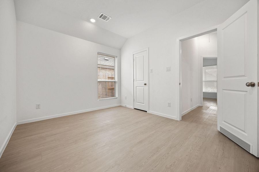 Spacious, unfurnished interior of a new home in Sunterra, Katy (Image 17). Spacious, unfurnished interior of a new home in Sunterra, Katy (Image 17).