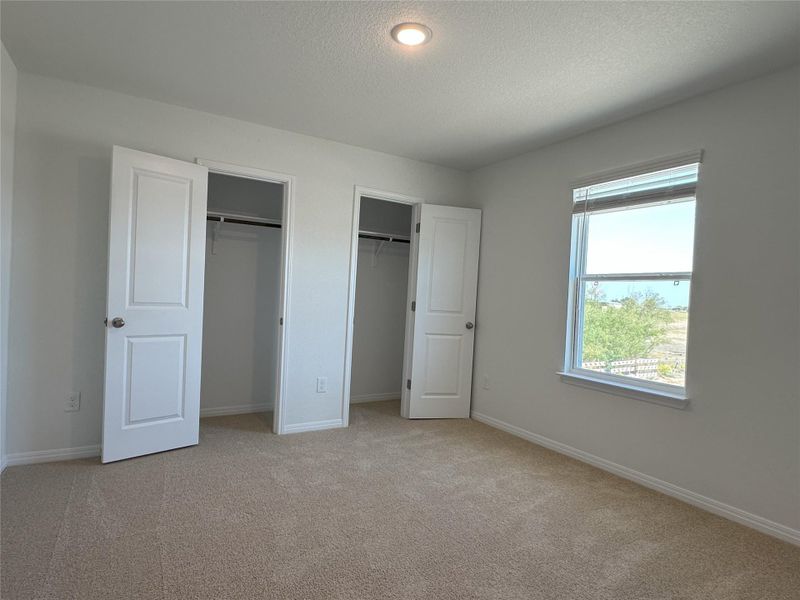 Spacious, unfurnished interior of a new home in Porter Country, Buda (Image 13).
