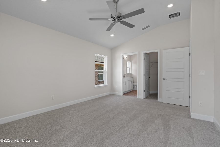 Spacious, unfurnished interior of a new home in , Green Cove Springs (Image 13).