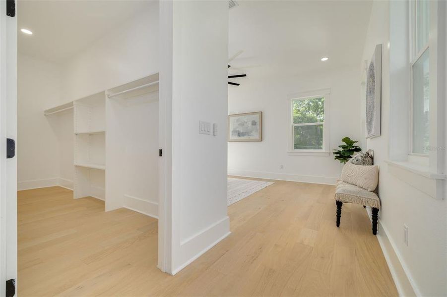 Spacious, unfurnished interior of a new home in , St. Petersburg (Image 26).