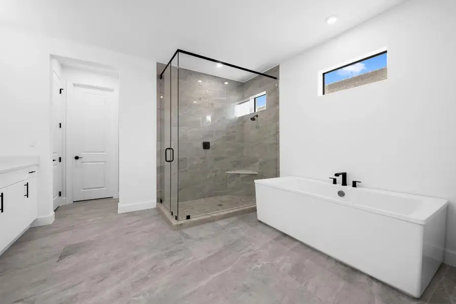 US_SEF_SANDRO_LOT 14_owners bath 2