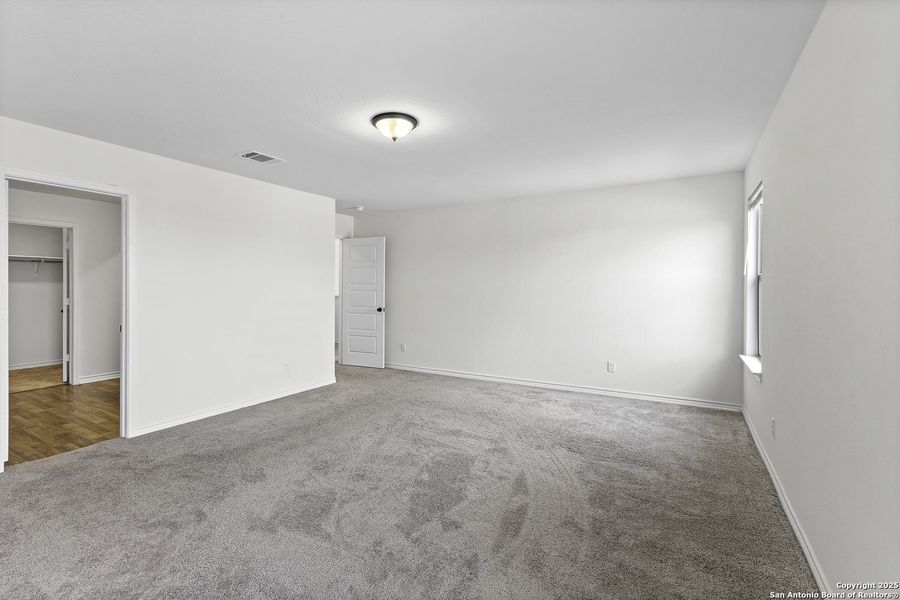 Spacious, unfurnished interior of a new home in Knox Ridge, Converse (Image 23).
