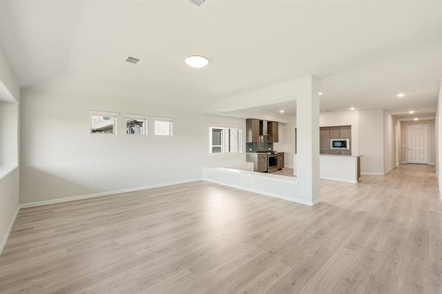 Spacious, unfurnished interior of a new home in Eagle Glen Elements, Alvarado (Image 29). Spacious, unfurnished interior of a new home in Eagle Glen Elements, Alvarado (Image 29).