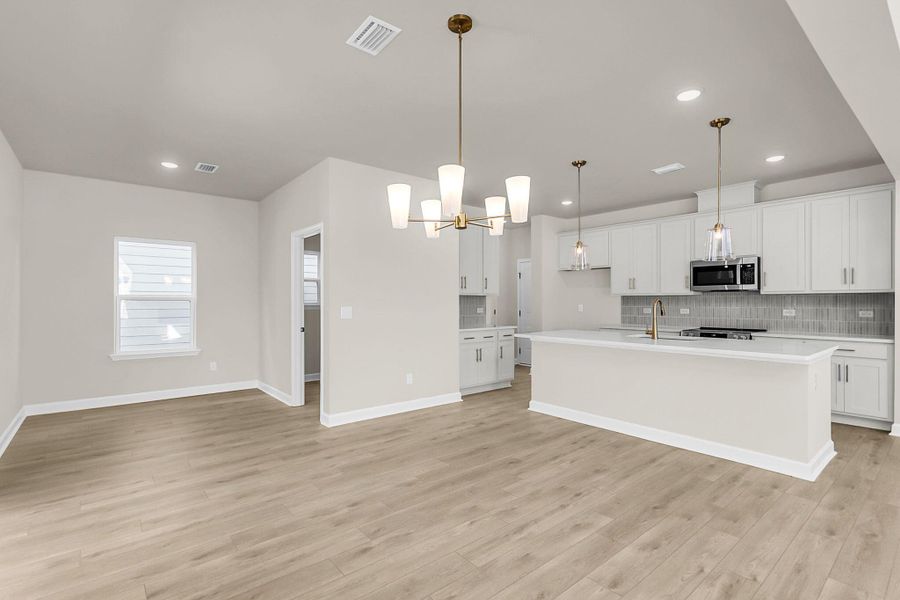 Spacious, unfurnished interior of a new home in , Ravenel (Image 13).