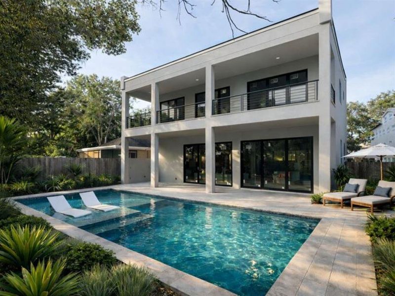 Exterior details and patio area of a home in , Orlando (Image 4).