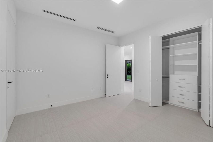 Spacious, unfurnished interior of a new home in , Cutler Bay (Image 69).