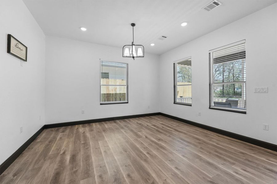 Spacious, unfurnished interior of a new home in , Point Blank (Image 10).