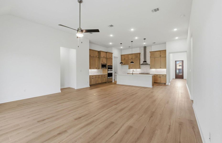 Spacious, unfurnished interior of a new home in 6 Creeks, Kyle (Image 16).