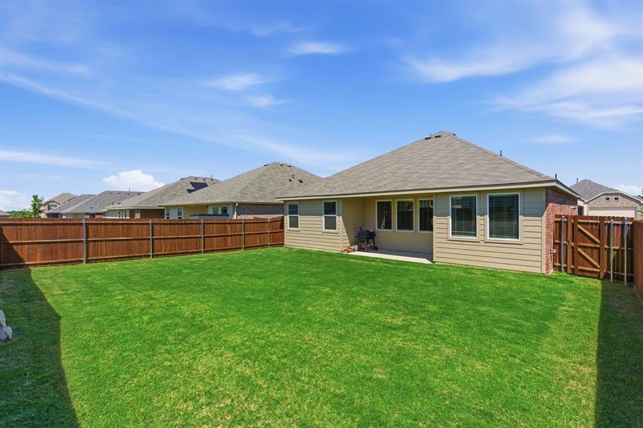 Exterior details and patio area of a home in Reatta Ridge, Justin (Image 22).
