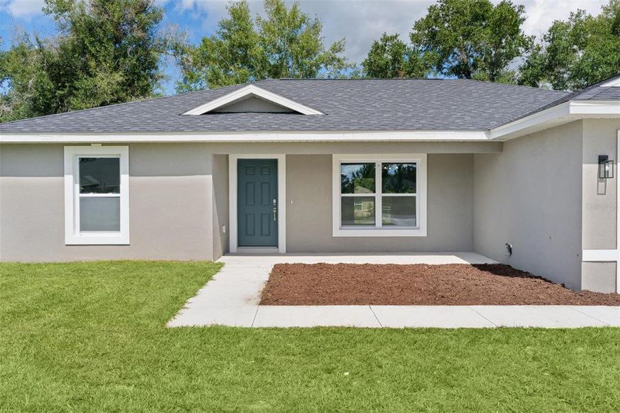 Exterior details and patio area of a home in , Ocklawaha (Image 3).