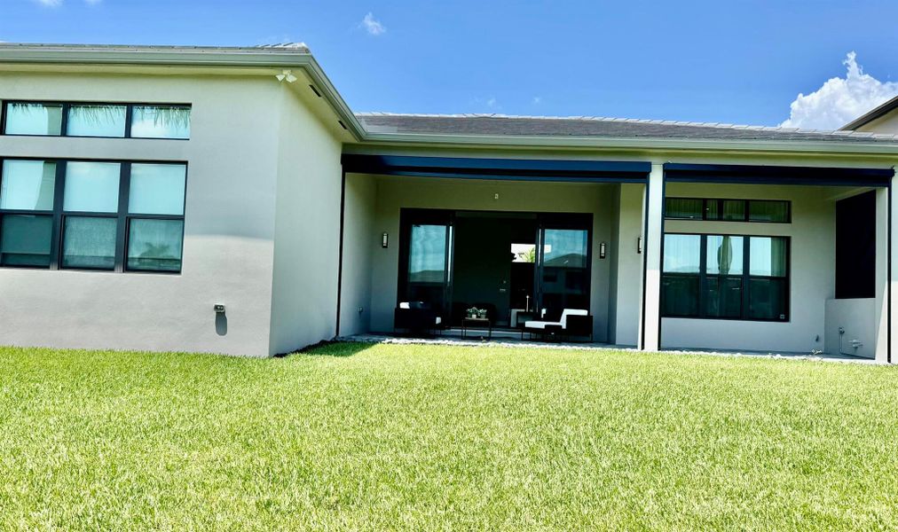 Exterior details and patio area of a home in , Boca Raton (Image 2).
