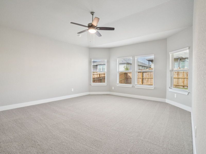 Spacious, unfurnished interior of a new home in Lark Canyon, New Braunfels (Image 21).