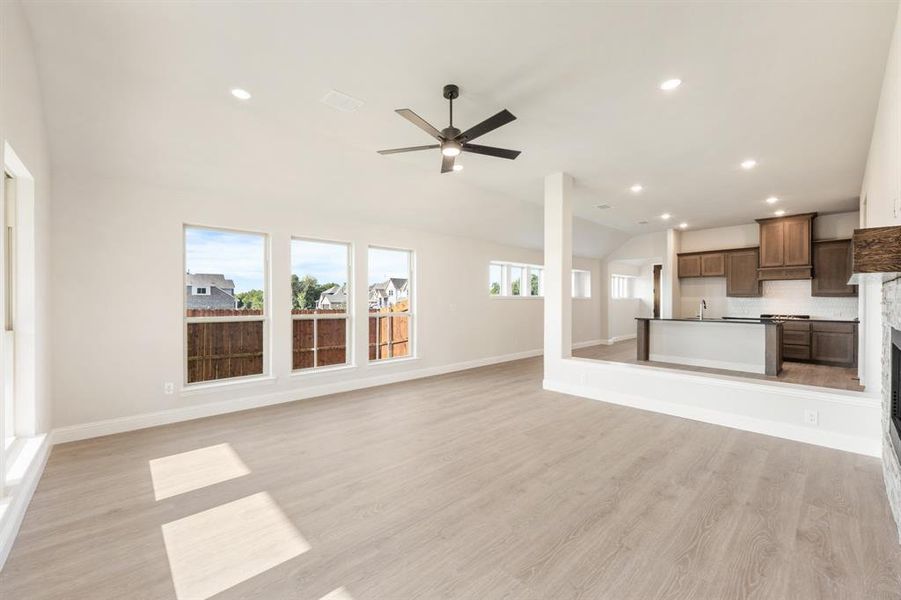 Spacious, unfurnished interior of a new home in Sunset Ridge, Alvarado (Image 29).
