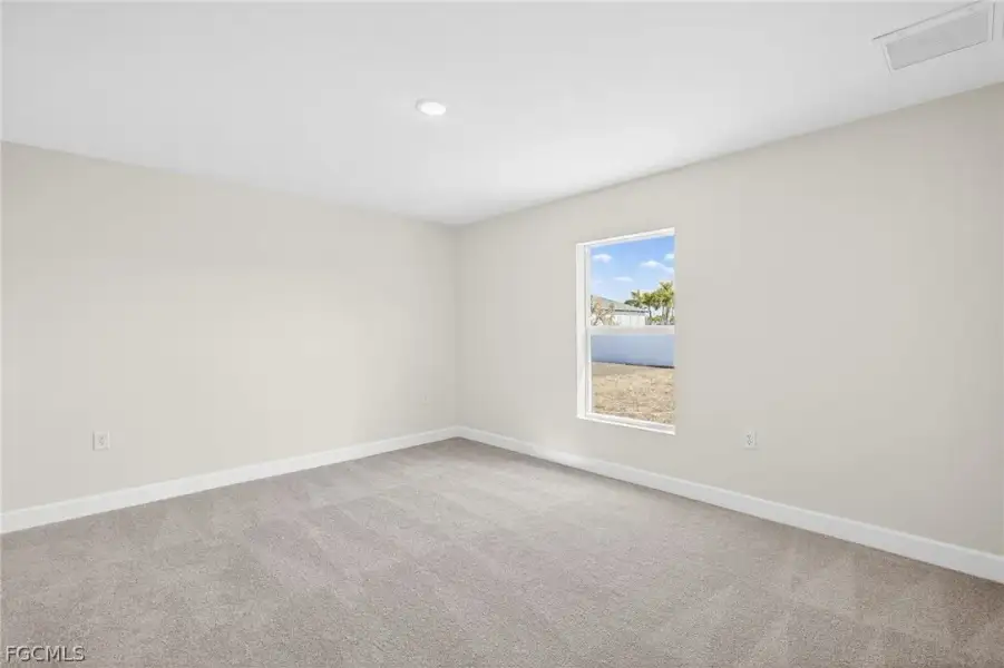 Spacious, unfurnished interior of a new home in Cape Coral, Cape Coral (Image 24).