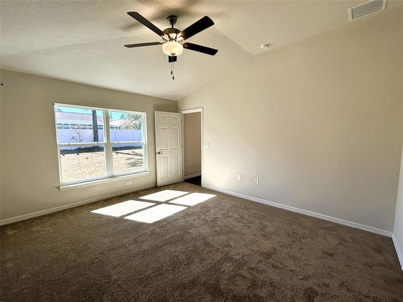 Spacious, unfurnished interior of a new home in , Citrus Springs (Image 13).