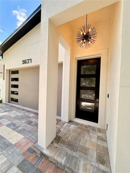 Exterior details and patio area of a home in , Orlando (Image 4).