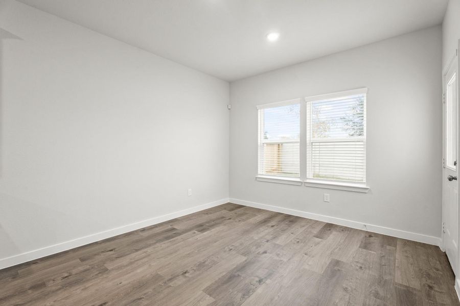 Spacious, unfurnished interior of a new home in Trails at Woodhaven, La Marque (Image 12).