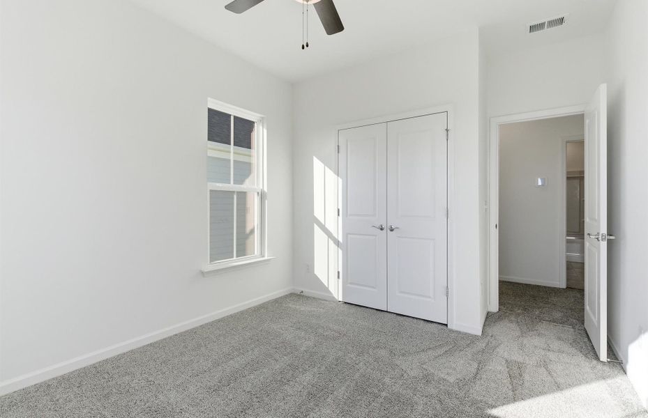 Spacious, unfurnished interior of a new home in Alston Park, Greenville (Image 28).