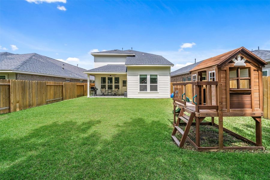 Exterior details and patio area of a home in , Magnolia (Image 4).