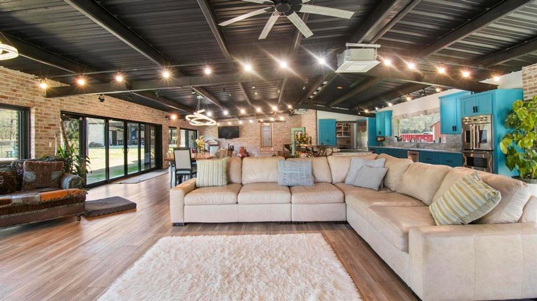 Community amenities in , Richards (Image 21).