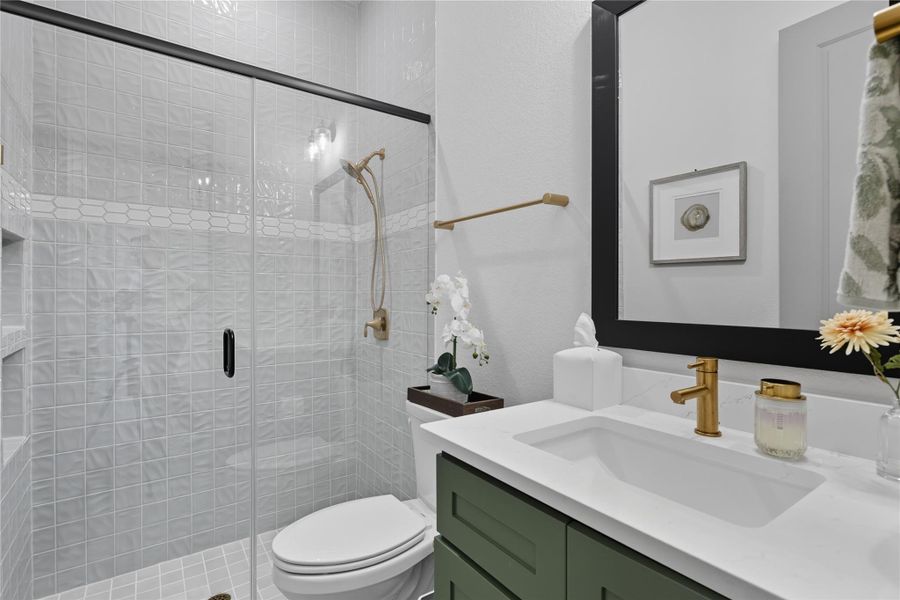 secondary bathroom adjacent to the front bedroom. secondary bathroom adjacent to the front bedroom.