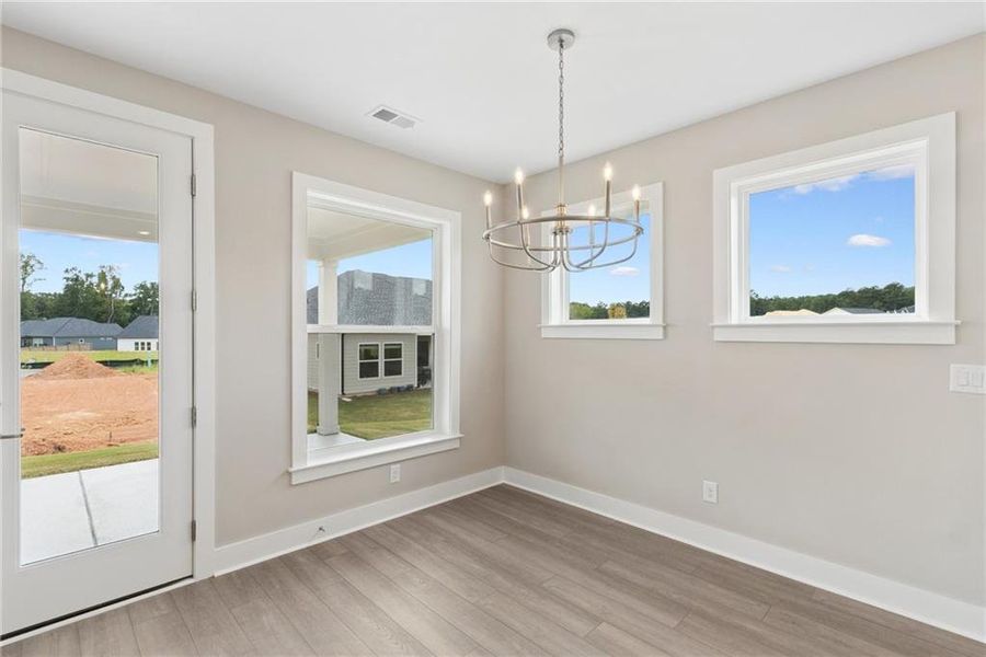 Spacious, unfurnished interior of a new home in Old Mill Preserve, Dallas (Image 19).