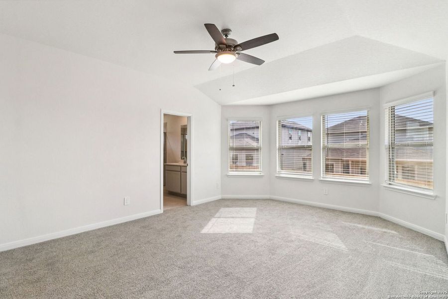 Spacious, unfurnished interior of a new home in Catalina, Converse (Image 29).