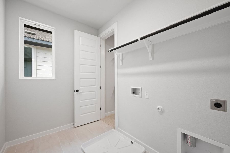 Spacious, unfurnished interior of a new home in Heritage, Dripping Springs (Image 35). Spacious, unfurnished interior of a new home in Heritage, Dripping Springs (Image 35).