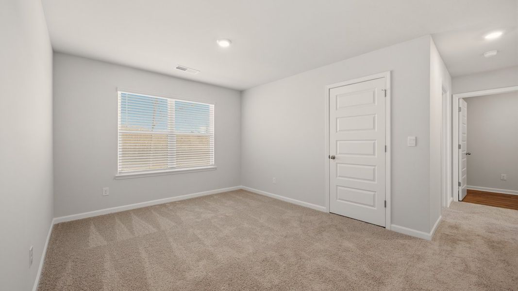 Spacious, unfurnished interior of a new home in Poplar Preserve, Newnan (Image 28).