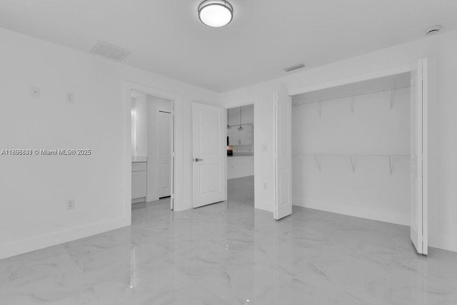 Spacious, unfurnished interior of a new home in , Lehigh Acres (Image 29).