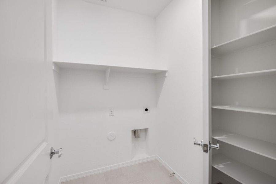 Spacious, unfurnished interior of a new home in Artisan at Asante, Surprise (Image 20).