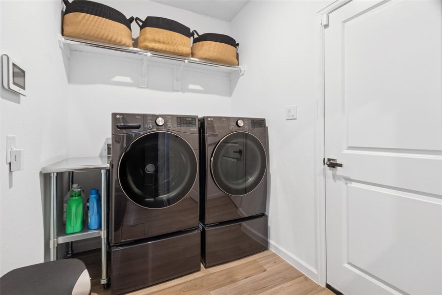 Laundry room with plenty of space