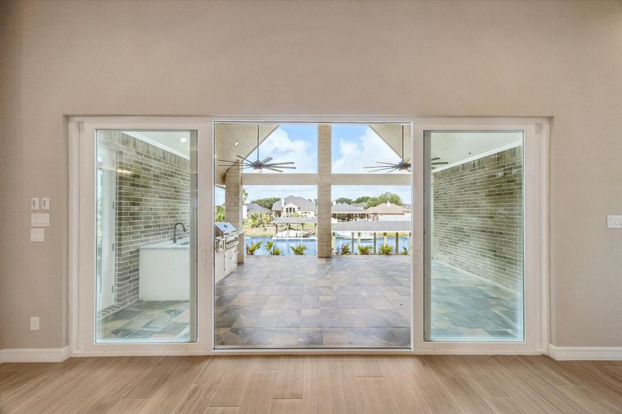 Spacious, unfurnished interior of a new home in , Kemah (Image 37).